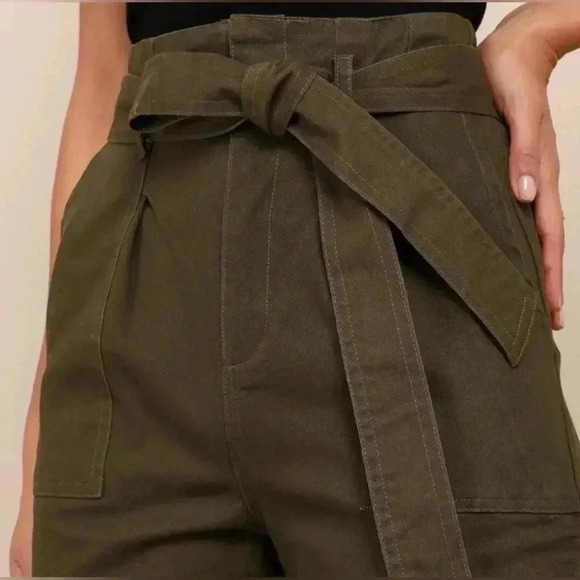 Lulu's Leo Olive Green Tie-Waist Cropped Pants EUC - Picture 4 of 10